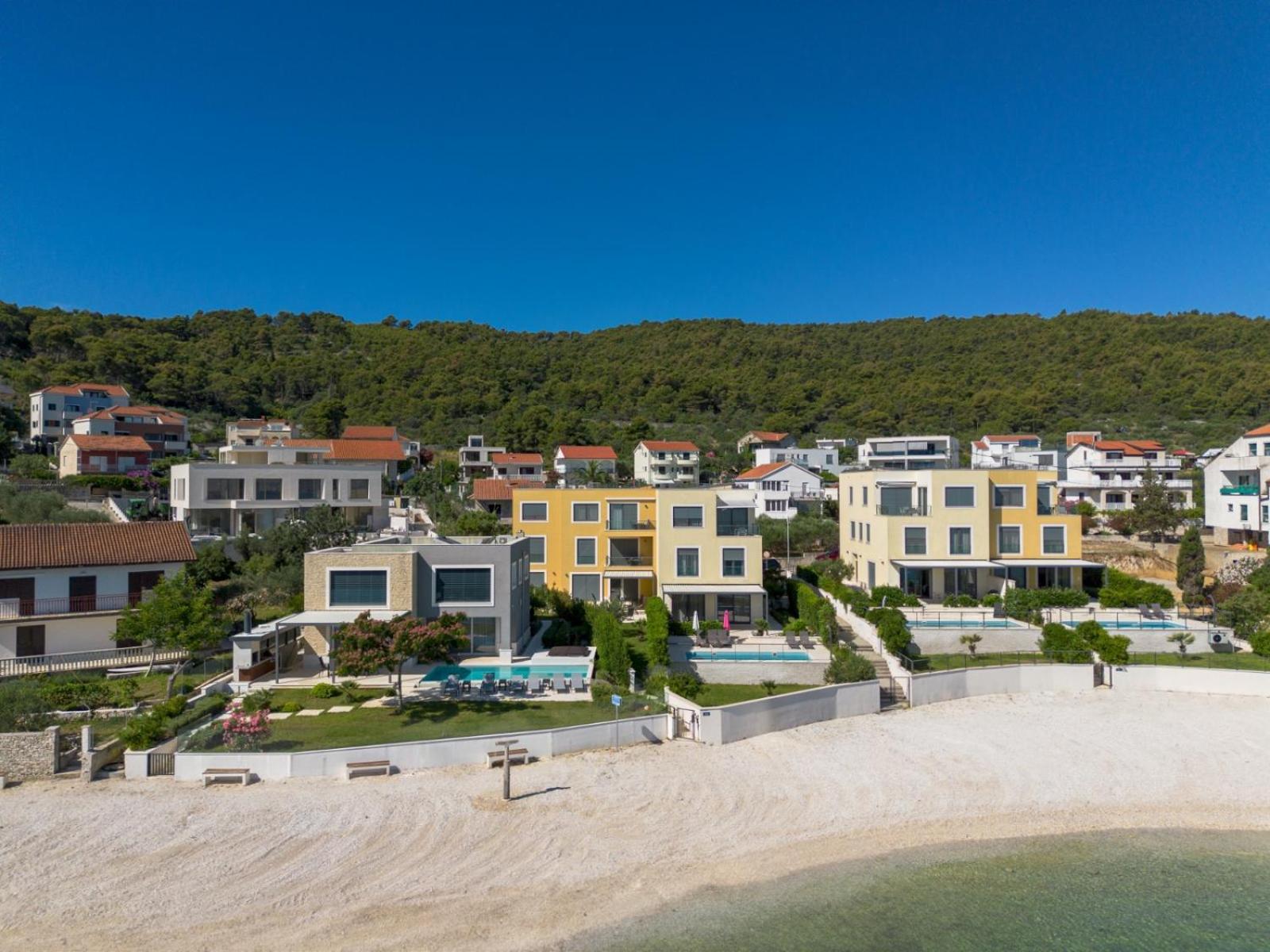 Acadia Beach Villas & Apartments Slatine Exterior photo